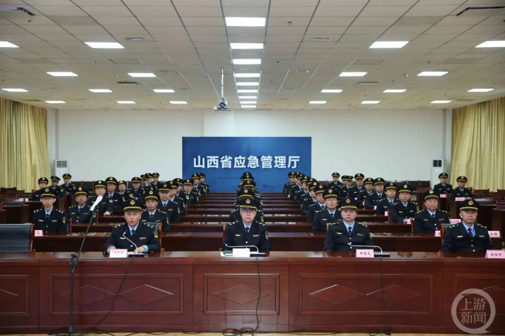 山西省举行全省应急管理综合行政执法队伍统一着装仪式(组图)