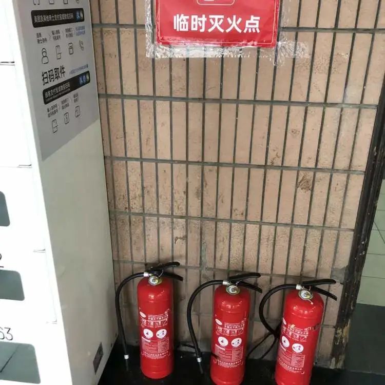 多功能移动消防勤务舱亮相上海南京东路(组图)