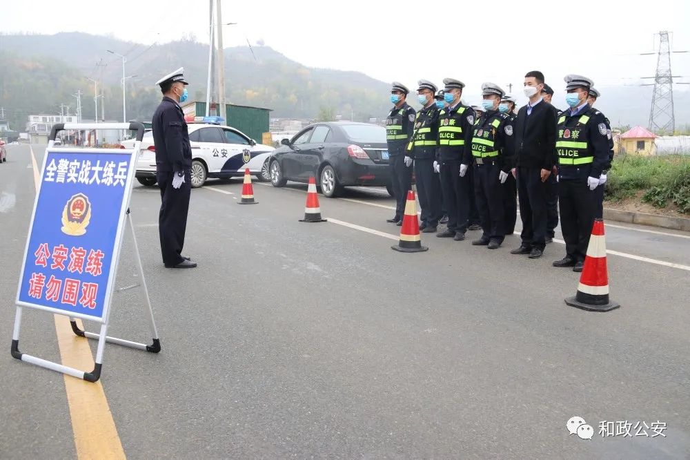 甘肃：和政县、临夏县公安局开展“防车辆冲撞”最小作战单元现场处置专项训练(组图)