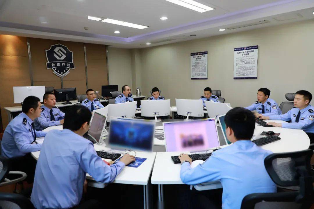 湖北省咸宁市公安局合成作战中心：打造智能警务“最强大脑”(组图)