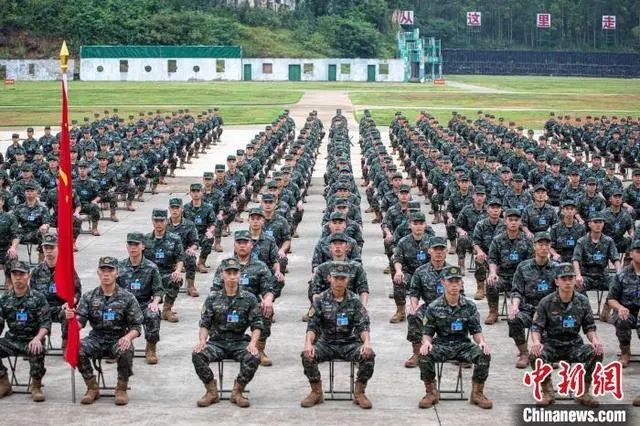 武警广西总队千余名新兵正式开训(组图)