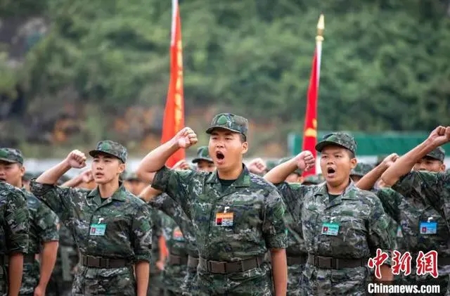 武警广西总队千余名新兵正式开训(组图)