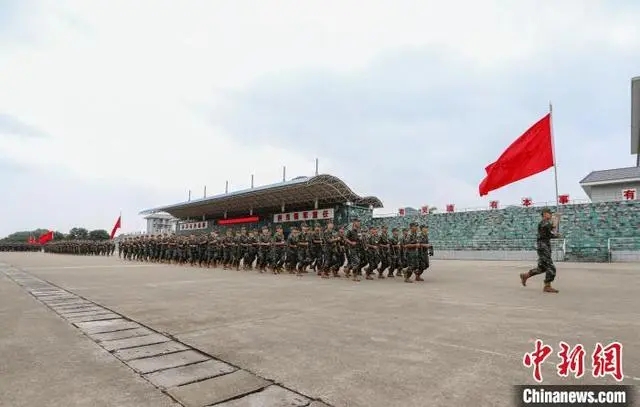 武警广西总队千余名新兵正式开训(组图)