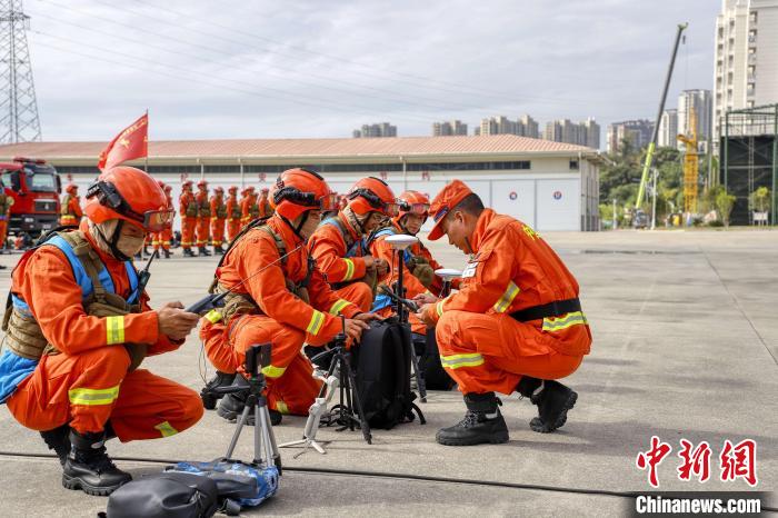 福建森林消防强化拉动演练 锤炼实战能力(组图)