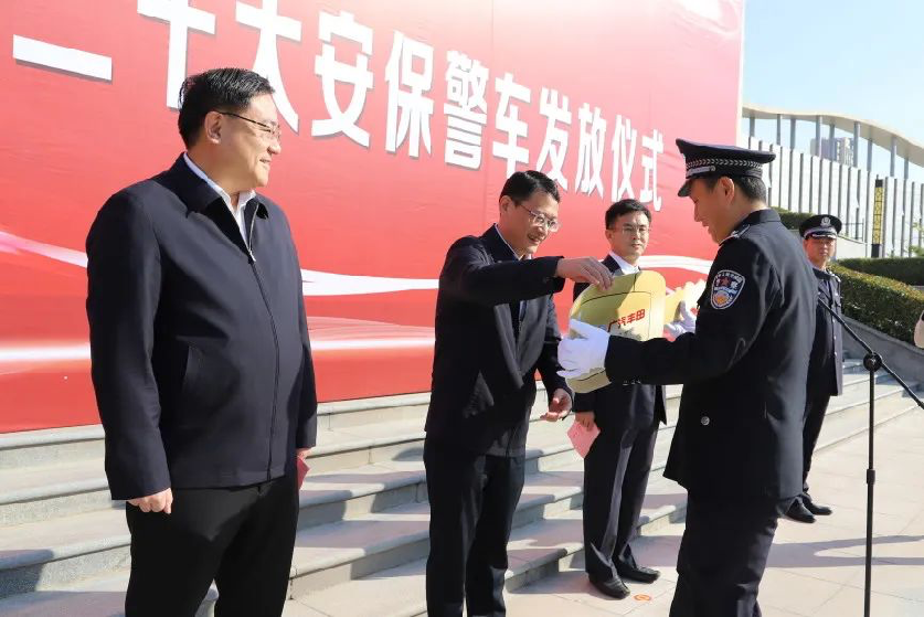 新车“入警” 装备再升级！山东邹城公安举行警用车辆发放仪式！(组图)