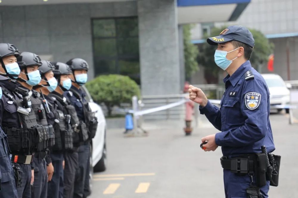 贵州省贵阳市公安局送教下基层 提升一线警务实战技能(组图)