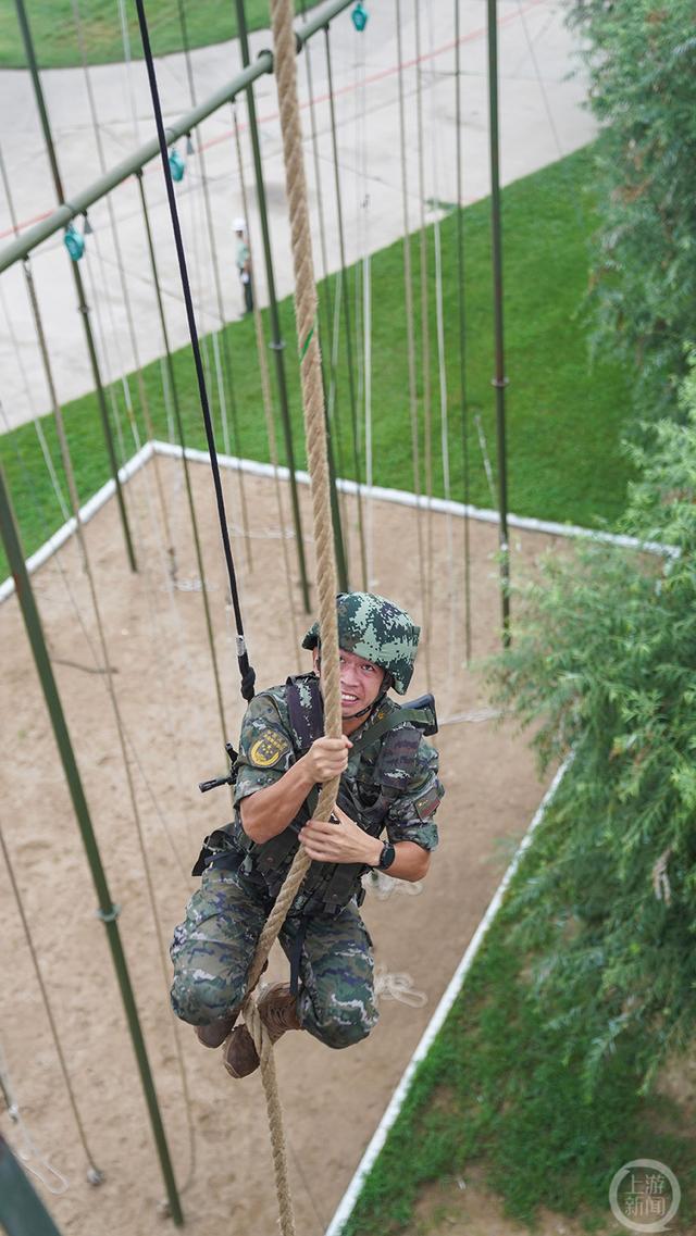 霜降时节，武警第一机动总队某支队沙场练兵正当时(组图)