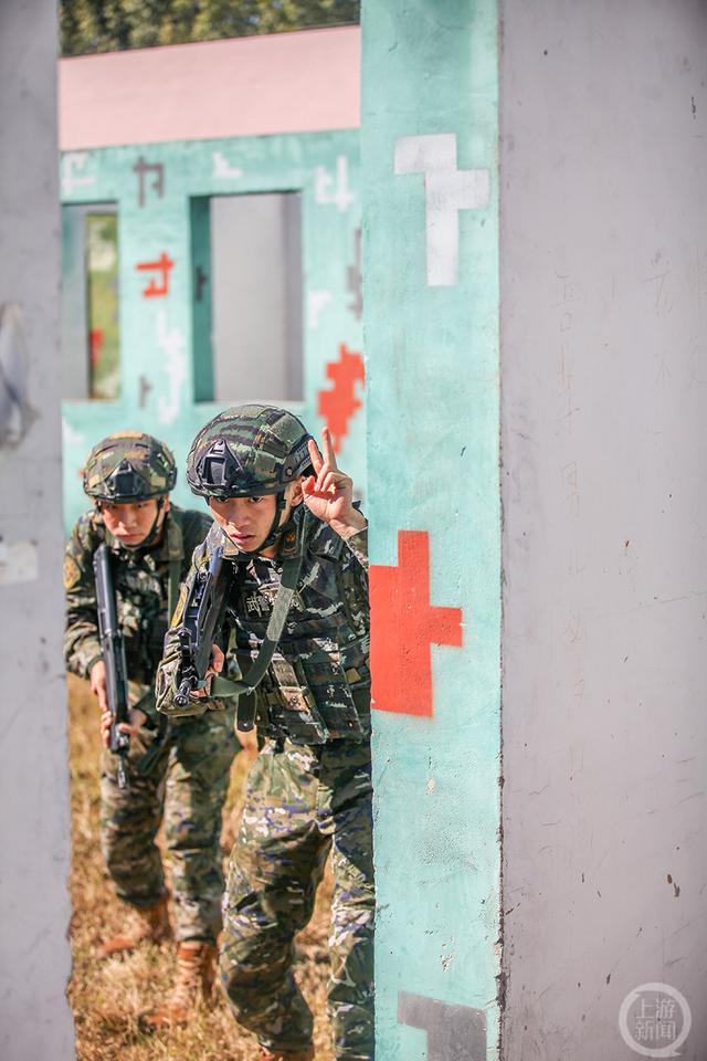 霜降时节，武警第一机动总队某支队沙场练兵正当时(组图)