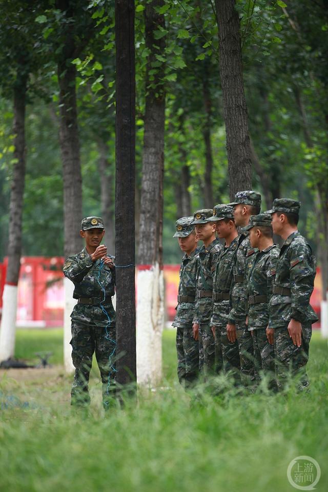 霜降时节，武警第一机动总队某支队沙场练兵正当时(组图)