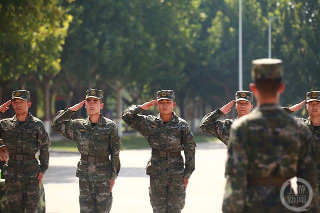 霜降时节，武警第一机动总队某支队沙场练兵正当时(组图)