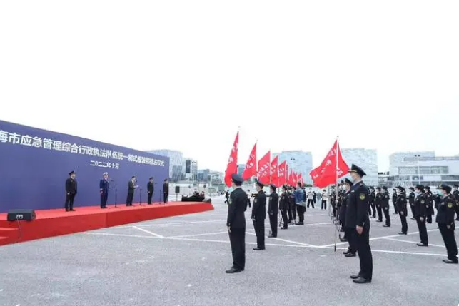 上海应急执法队伍即日起使用统一制服、标志，首站护航进博会(图)