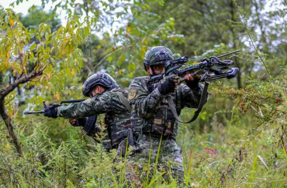 淬火砺剑！贵州武警六盘水支队开展反恐演练(组图)