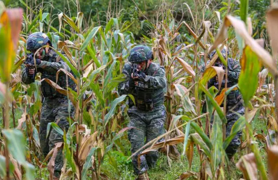 淬火砺剑！贵州武警六盘水支队开展反恐演练(组图)