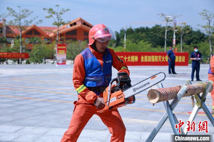 海南省2022年森林消防专业队伍职业技能大比武开赛(组图)