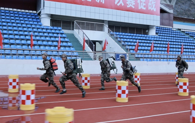 超级“燃”！四川省康定市举行森林草原灭火技能大比武(组图)