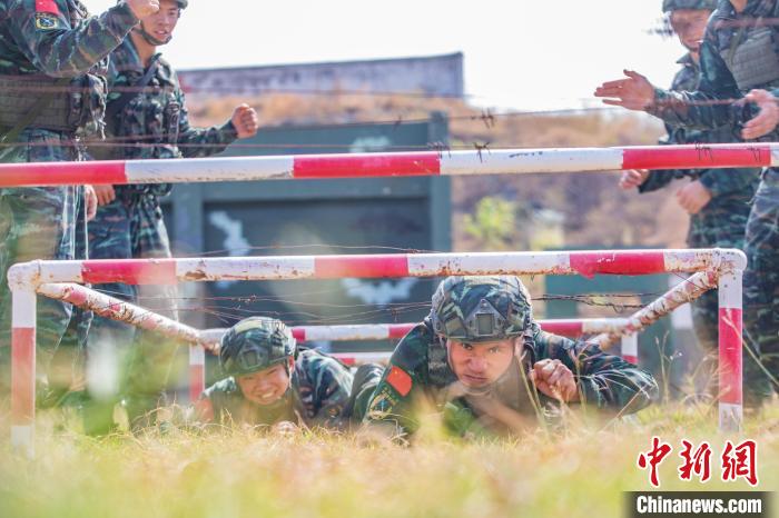 武警广西总队桂林支队掀起冬季大练兵热潮(组图)