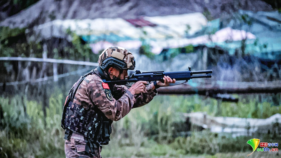 把训练场当成战场！直击浙江台州武警特战队员考核现场(组图)