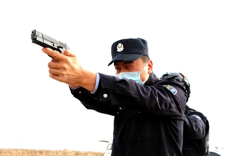 甘肃山丹县公安局组织开展公务用枪实弹射击专项训练考核(组图)