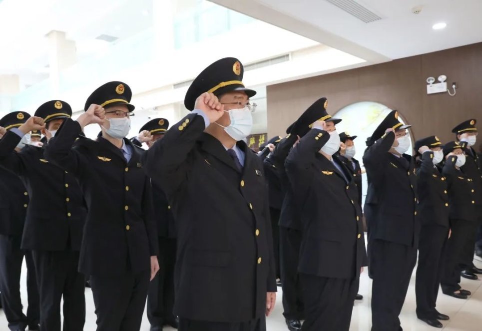 上海浦东新区应急管理局执法支队揭牌成立(组图)