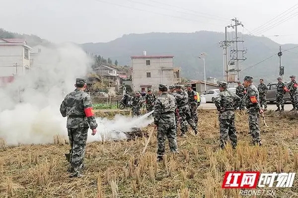 湖南武冈市民兵开展应急演练 提高遂行多样化任务能力水平(组图)