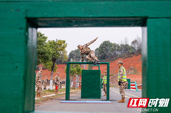 无惧严寒 湖南武警益阳支队开展群众性练兵比武竞赛(组图)