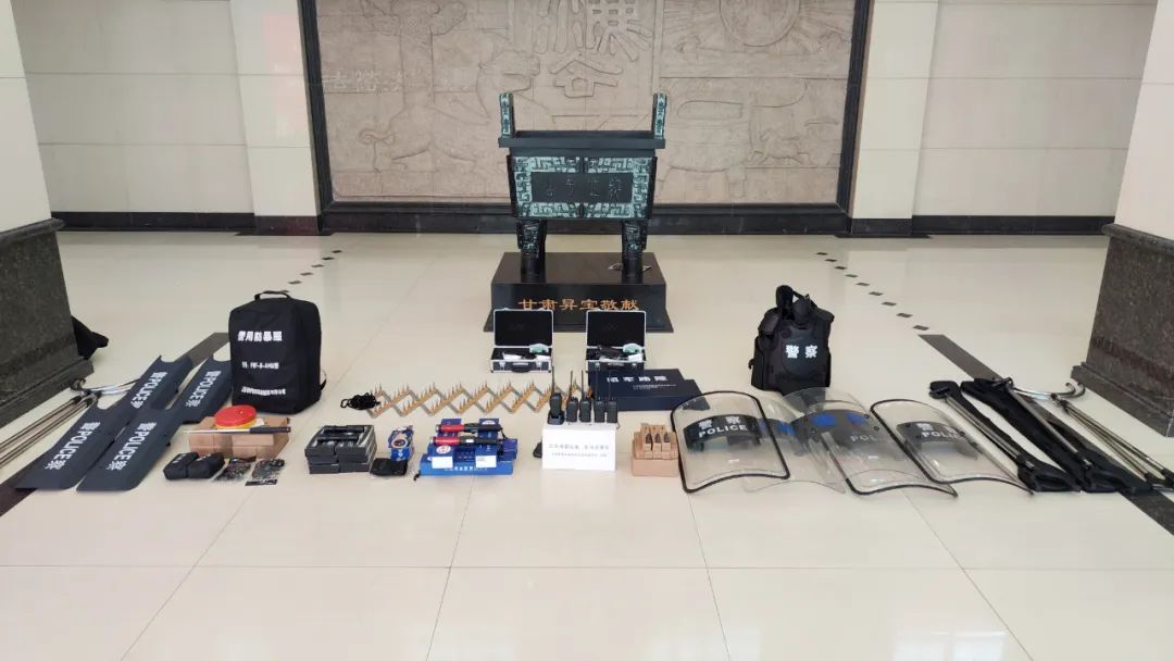 甘肃张掖高台法院司法警察大队举行新型警用装备配发仪式(组图)