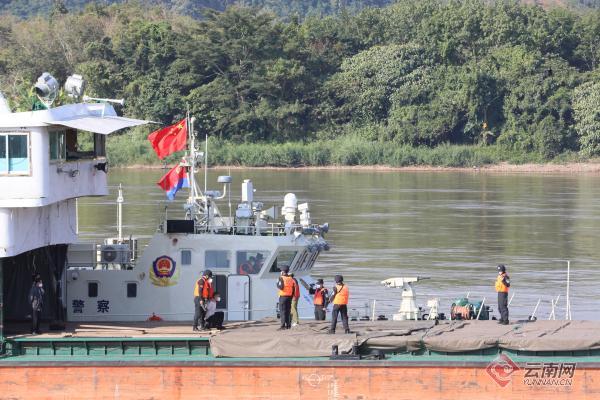 “守望-2022”中老缅泰湄公河联合巡逻执法四国水陆查缉演练在老挝孟莫水域举行(组图)