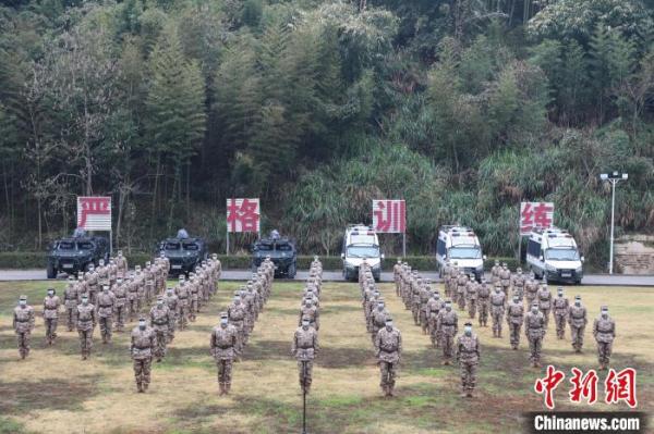 武警福建南平支队开启新年度练兵备战(组图)