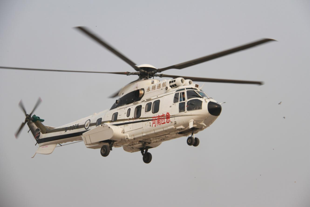 河南首架空客EC225重型直升机应急训练首飞圆满成功(组图)