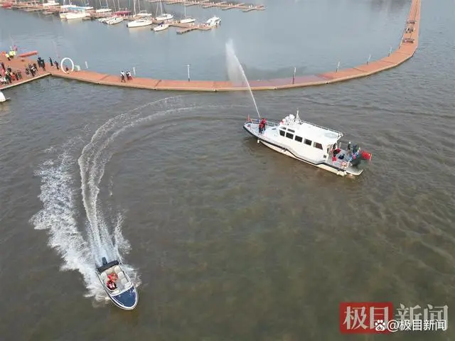 景中有警！湖北武汉东湖公安在最美景区演习最燃救援(组图)