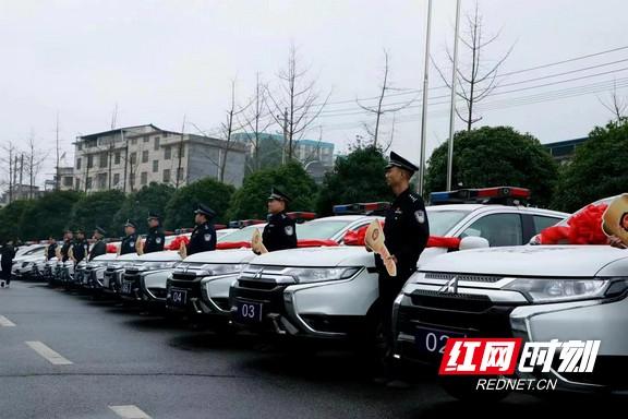 湖南省保靖县公安局启动新型警务车辆发放仪式(组图)