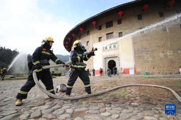 福建龙岩：消防演练保节日平安(组图)