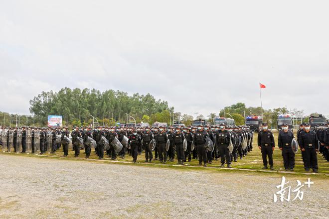 燃！广东茂名公安巡特警举行2023年度春季实战练兵(组图)