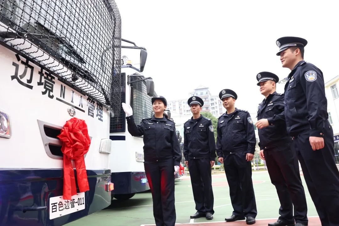 新装备“亮相”！广西百色边境管理支队举行警用装备配发仪式(组图)