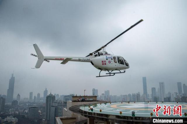 航空应急救援联合演练在江苏南京举行(组图)