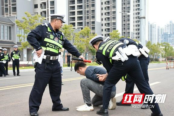 硬核“充电”！湖南衡阳公安交警实战考核炼精兵(组图)