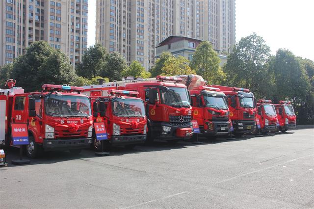 贵州省消防救援车辆装备列装仪式在安顺市举行(组图)