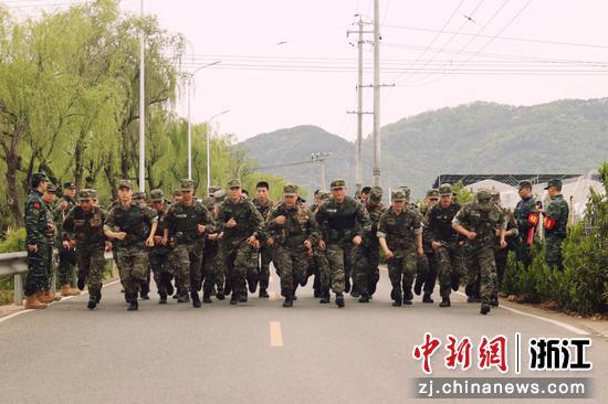 武警绍兴支队开展实战化训练 激发特战队员战斗力(组图)