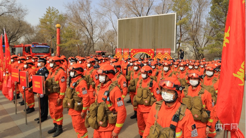 新疆首个森林消防工作站正式挂牌(组图)