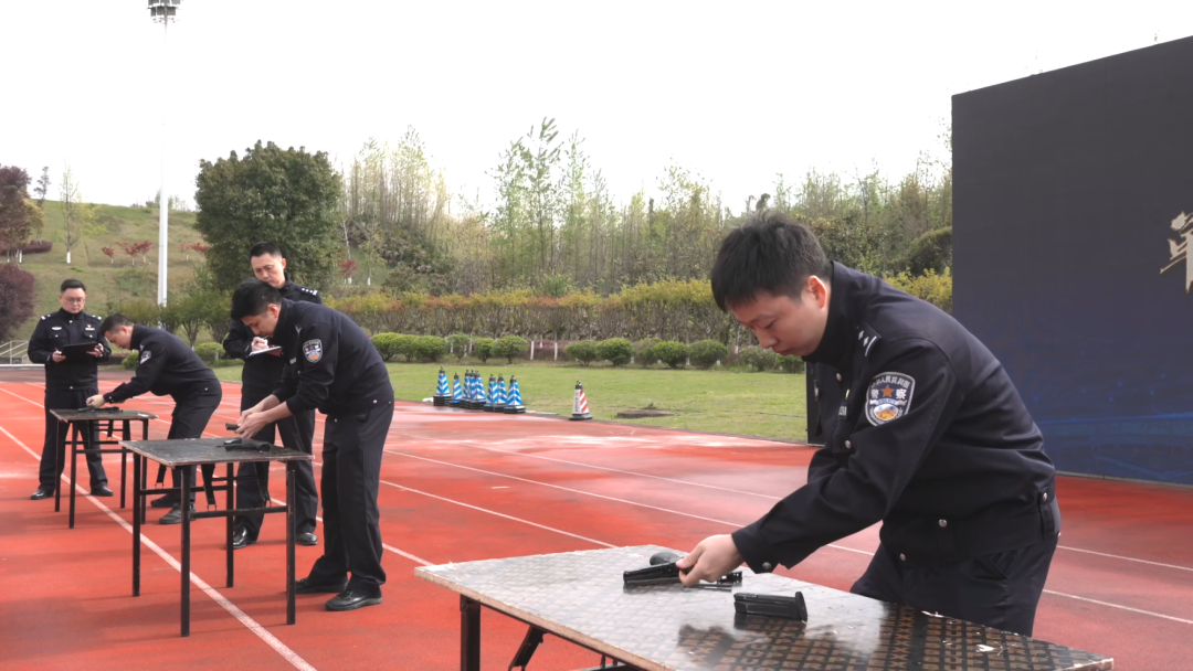 利剑出鞘！重庆机场公安春季实战大练兵拉开序幕(组图)