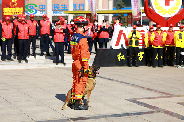 黑龙江省哈尔滨市消防救援支队举办“4.17”消防宣传月启动仪式(组图)
