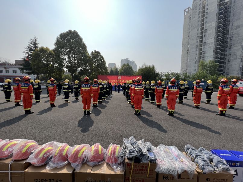 贵州省毕节市七星关区为26个乡镇配发消防车辆器材(组图)