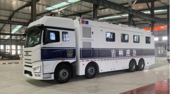 首辆国产大型应急指挥车在吉林省交付使用(组图)