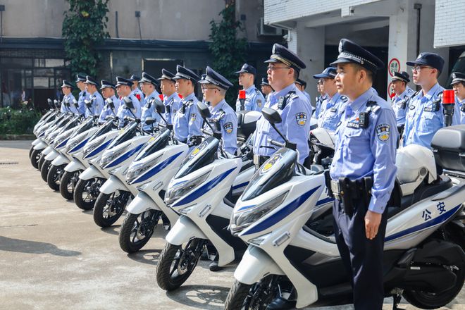 广东佛山：22辆警用摩托车发放基层 助力社区警务跑出加速度(组图)