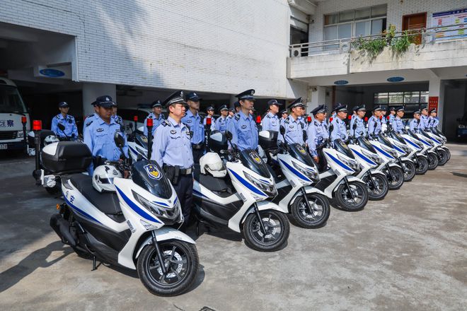 广东佛山：22辆警用摩托车发放基层 助力社区警务跑出加速度(组图)