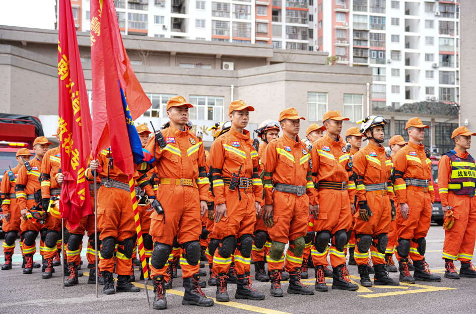 以练为战！贵州多地开展地震救援实战演练(组图)