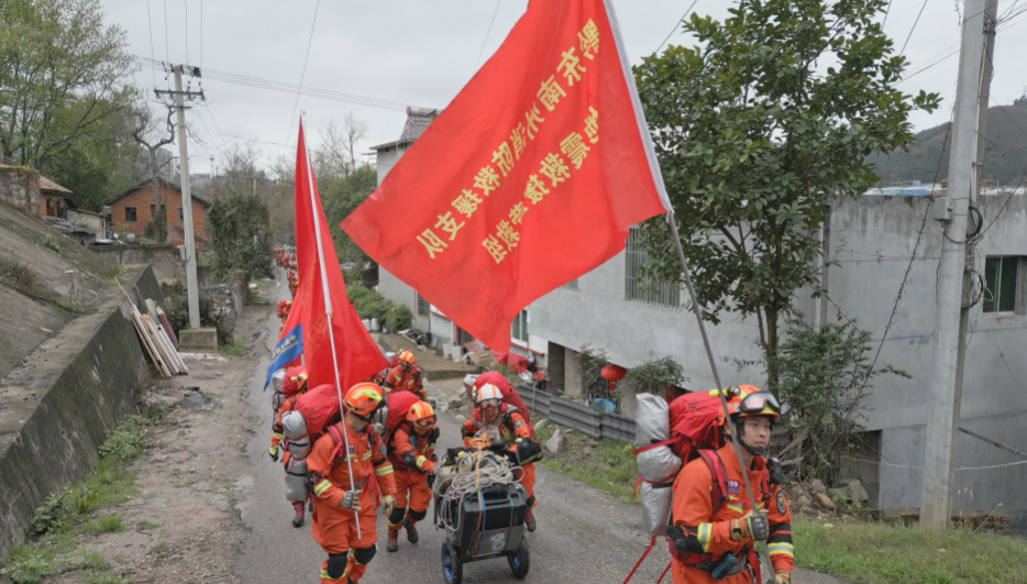 以练为战！贵州多地开展地震救援实战演练(组图)