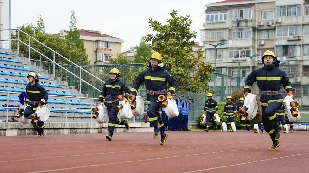 上海：救援项目大比拼，这样的消防运动会你见过吗？(组图)