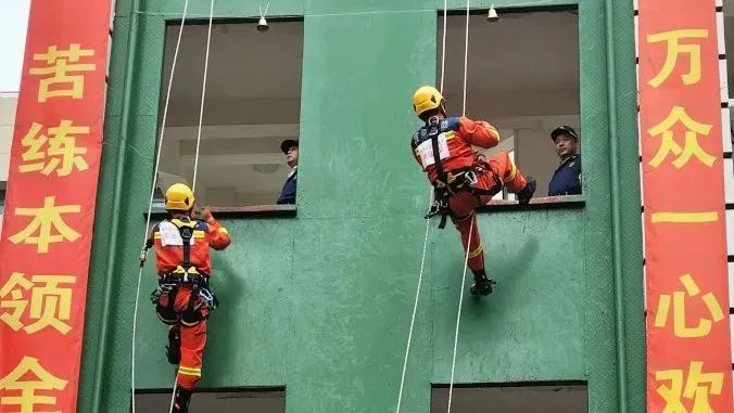 上海：救援项目大比拼，这样的消防运动会你见过吗？(组图)