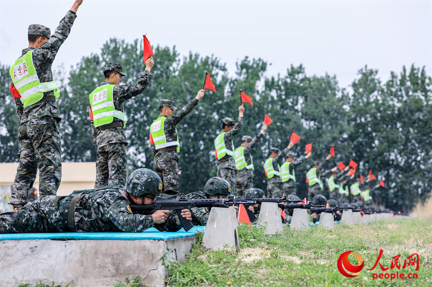 弹无虚发！直击天津武警多武器多课目实弹射击现场(组图)